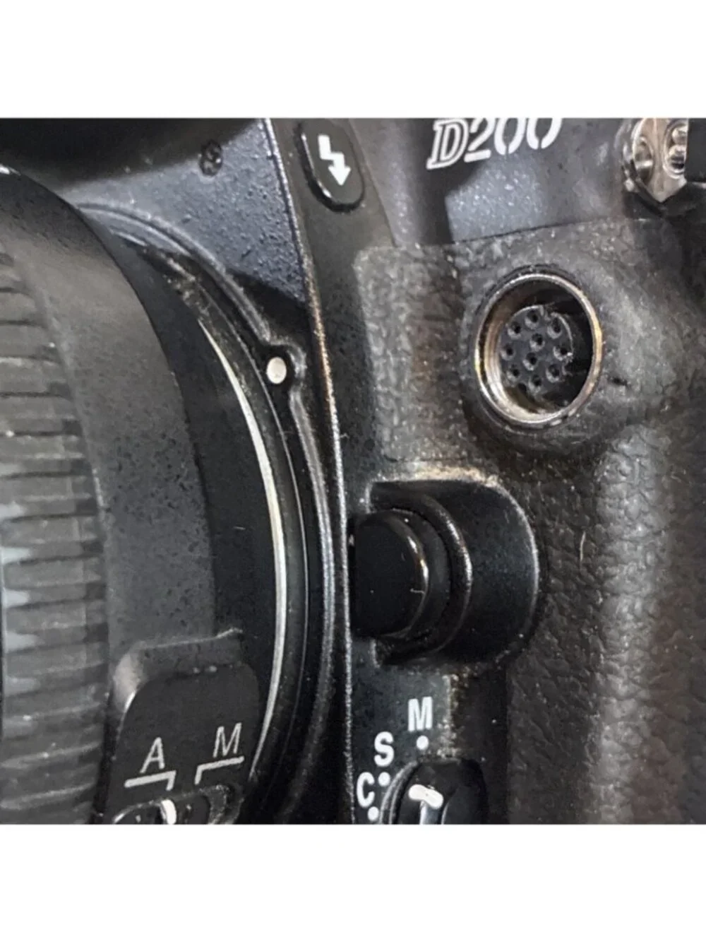 Nikon D200 10.2 MP Digital SLR Camera - Black  With Nikon AF-S 67mm